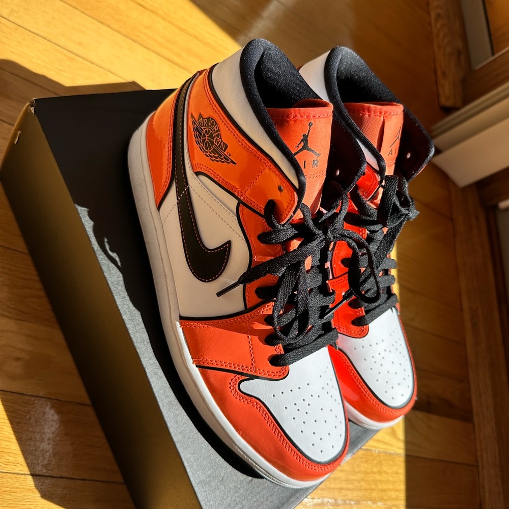 Air Jordan 1Mid